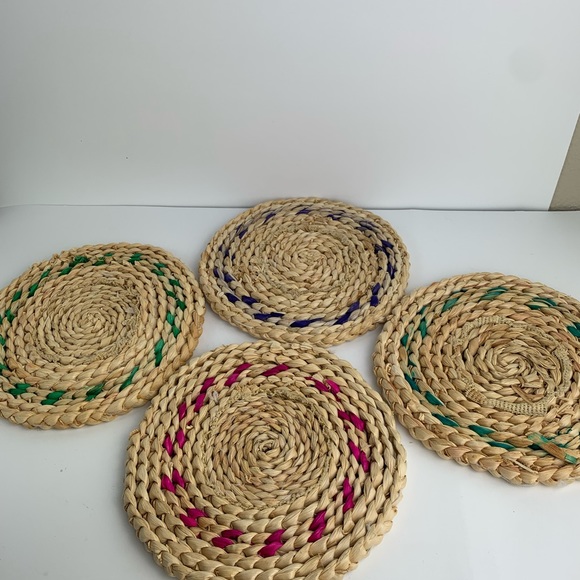 Vintage Set of 4 Woven Trivets w/cross stitch needlepoint center wall art - Picture 6 of 6